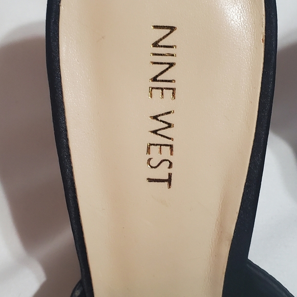 NWOT Nine West Black Crystal Embellished Heels. - Picture 2 of 6